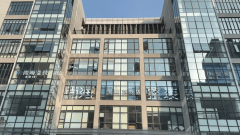 还通过合理的动线结构提拔了厨房的功能